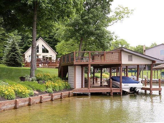 2nd image of 4049 Apple Valley Dr
