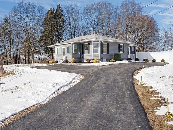 2nd image of 2 Fairgreen Dr