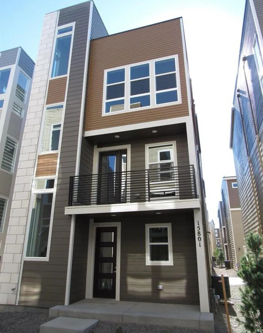 3 bed, 2.5 bath, 1722 sqft, $2,690 — Photo 2