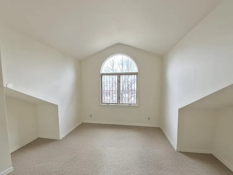 91 Tiffany Blvd #2 — Photo 9