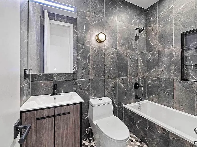 527 Dean St #3L — Photo 2
