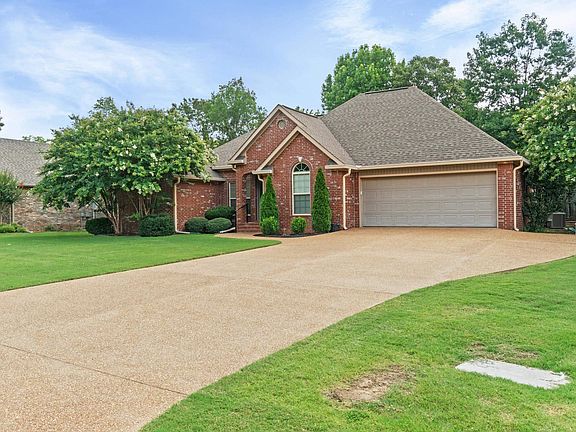 3rd image of 834 Copperfield Cir