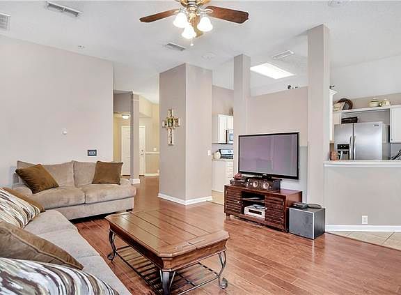 5th image of 781 Chestnut Dr