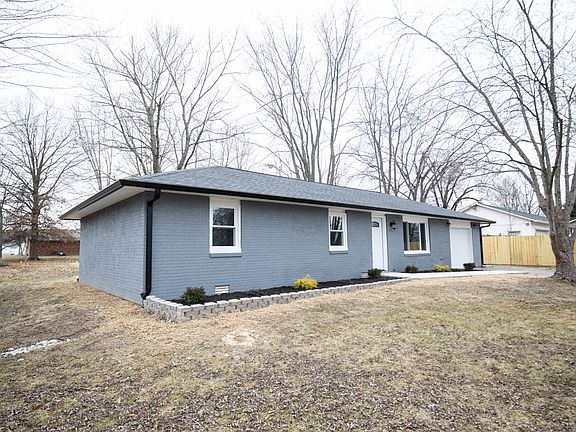 3rd image of 121 Wood Ln