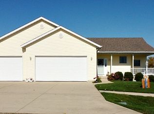 18101 Lakeview Dr, Weldon, IL 61882