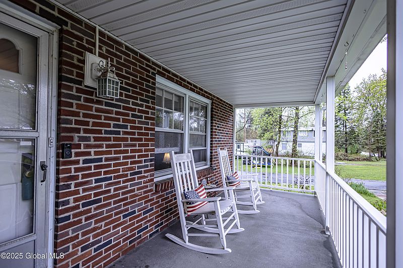 4th image of 12 Onderdonk Road