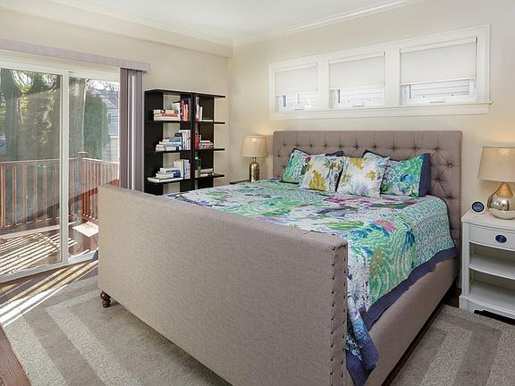 5th image of 114 Davis Ave #1