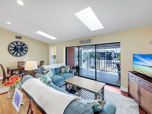 5th image of 4741 Pembrooke Ln