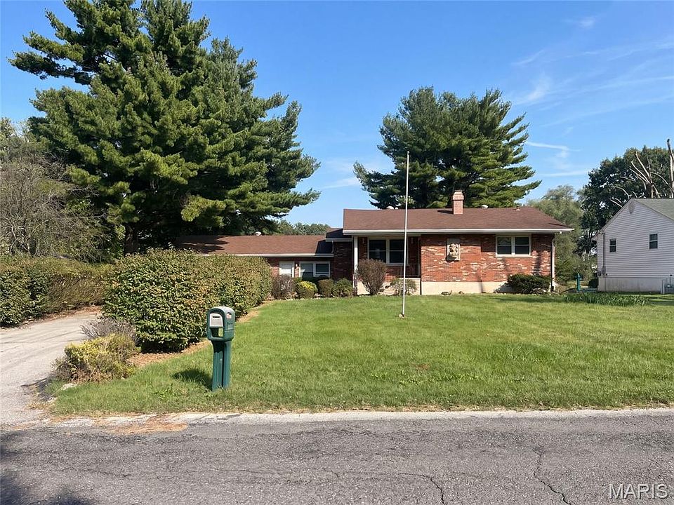 1st image of 8 Monticello Pl