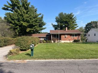 8 Monticello Pl, Fairview Heights, IL 62208