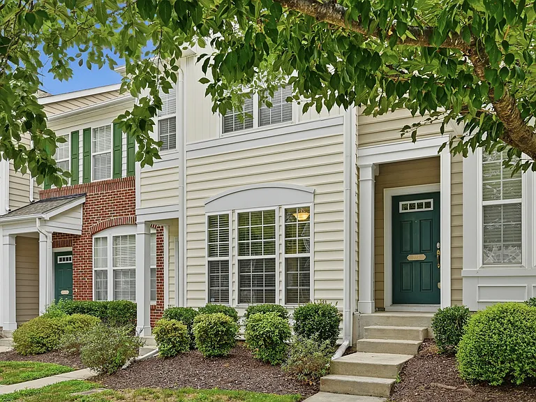 221 Grey Elm Trl — Photo 1