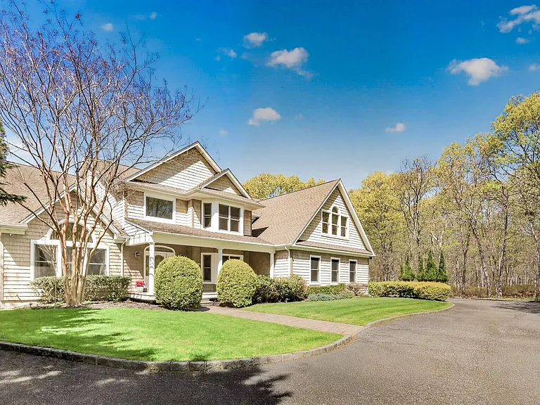37 Squires Blvd — Photo 3
