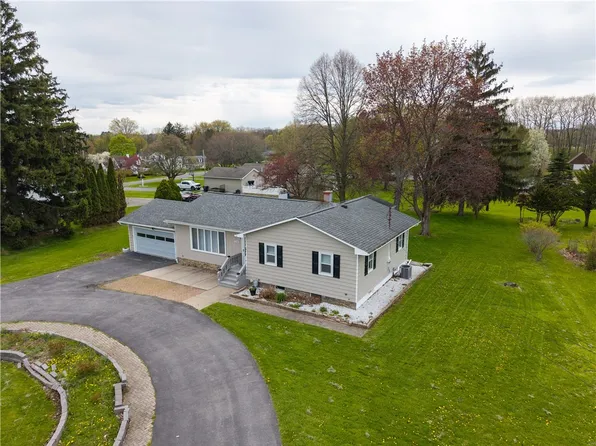 1144 Lochland Rd, Geneva, NY 14456