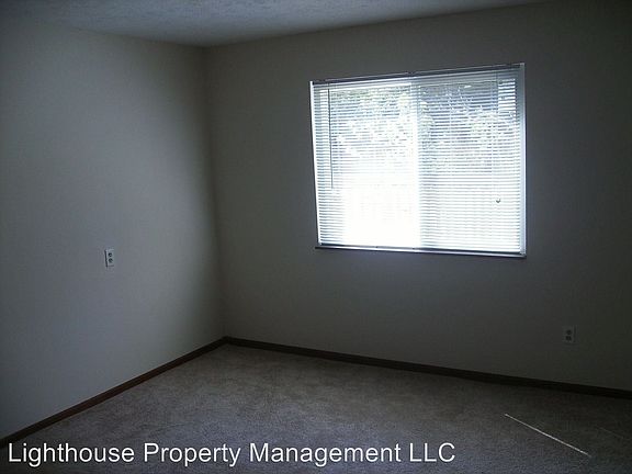 5th image of 2960 Vineland Ave SE