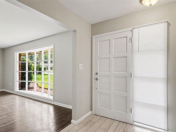 4th image of 2135 NE 6th Pl