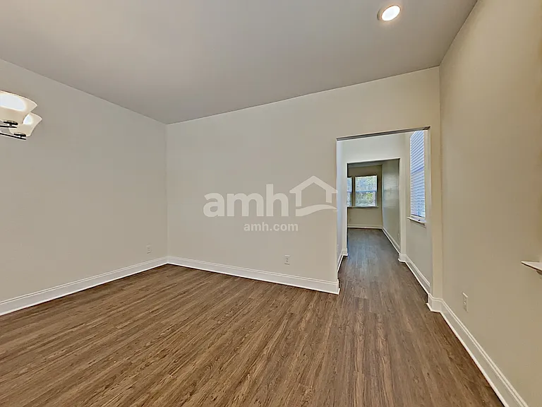 124 Lindridge Dr — Photo 8
