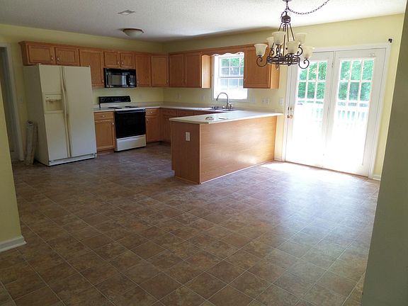 3rd image of 1359 Ambleside Dr