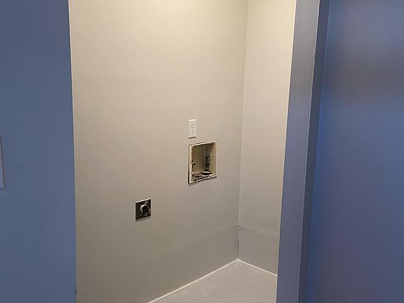 2nd image of 974 Villa Dr #2