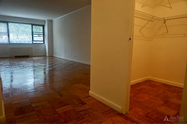 Rented by Anchor Associates | media 10