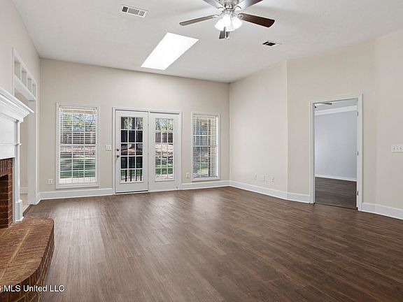 3rd image of 212 N Ridge Dr