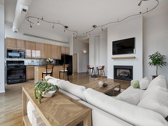4th image of 1516 S Wabash Ave #802