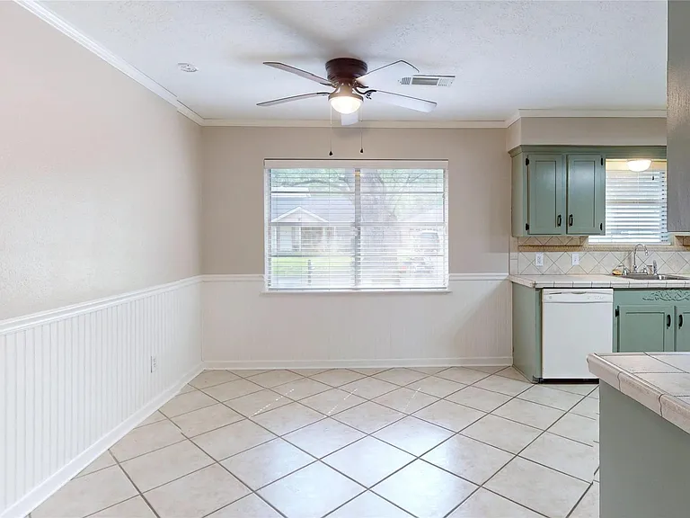 5221 Cottonwood Cir — Photo 11