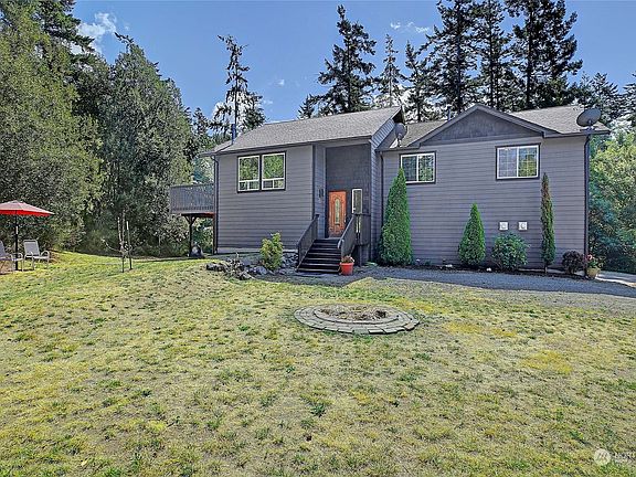 3rd image of 322 S West Camano Drive
