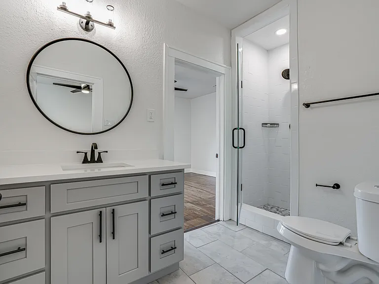 2035 W Summit Ave — Photo 28