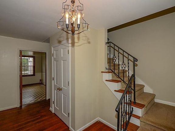 3rd image of 2568 Regency Dr E