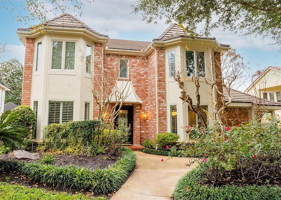 Great two story 4/3.5/2 + study home located on a beautiful lot with sparkling pool in the neighborhood of Sugarwood located in the heart of Sugar Land.