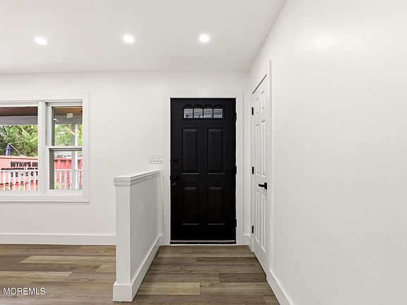 4th image of 462 Champlain Street