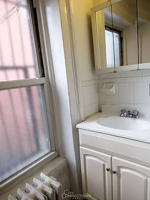 Rented by City Connections Realty | media 8