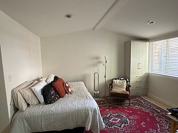 3rd image of 530 1/2 Thompson Dr #530-1/2
