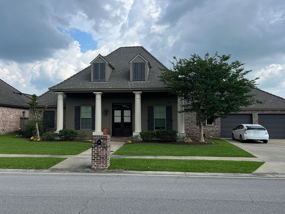 1st image of 137 Queensberry Dr