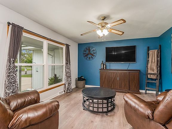 2nd image of 313 Rosewood Dr