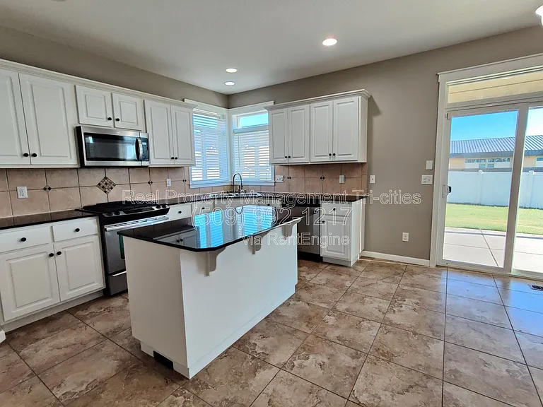 1642 Manchester St — Photo 3