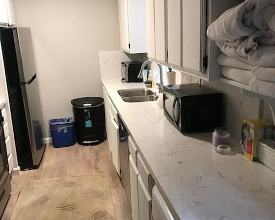 3rd image of 535 E Venice Way