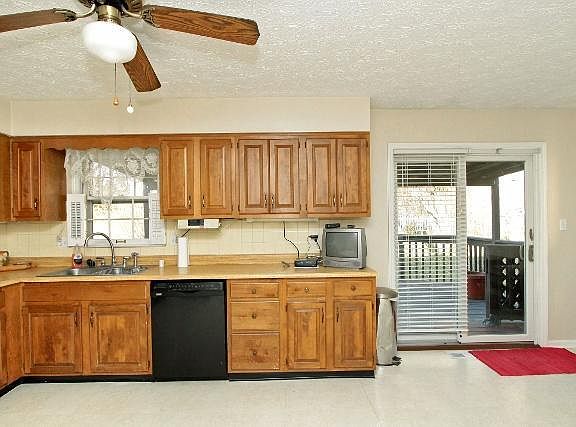 5th image of 3725 Dicksonia Dr