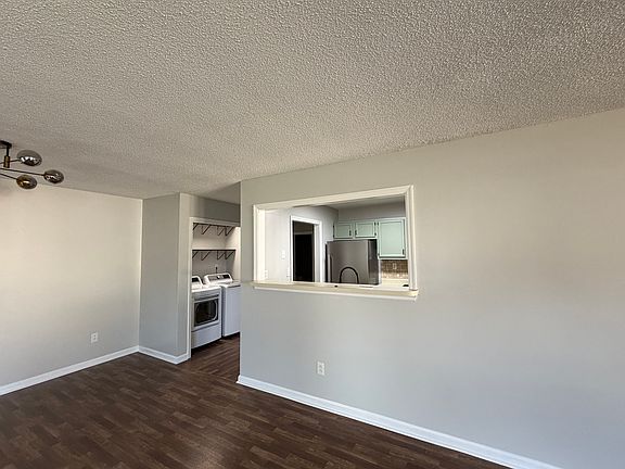 4th image of 1147 Pearl Ct