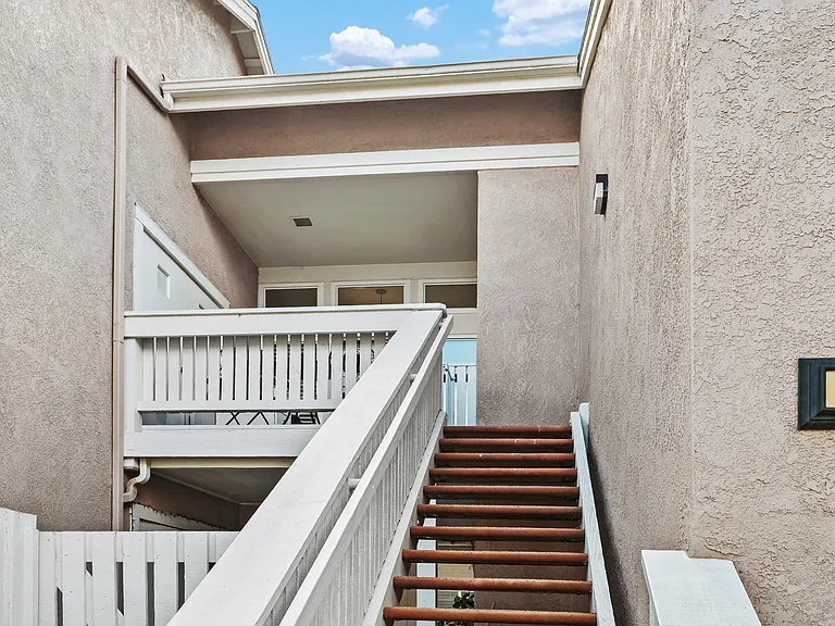 53 Woodleaf — Photo 21