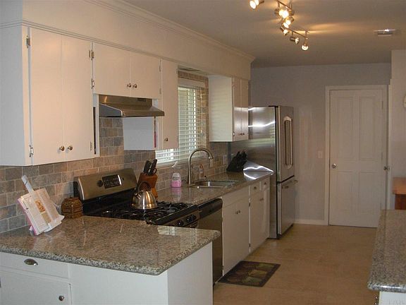 5th image of 1321 E Texar Dr