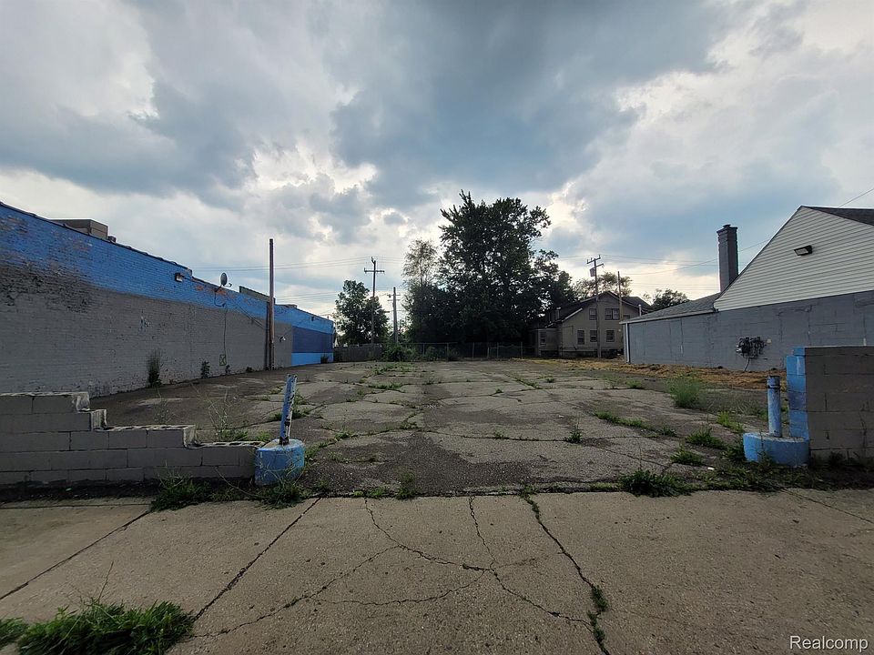 2nd image of 7147 Puritan St
