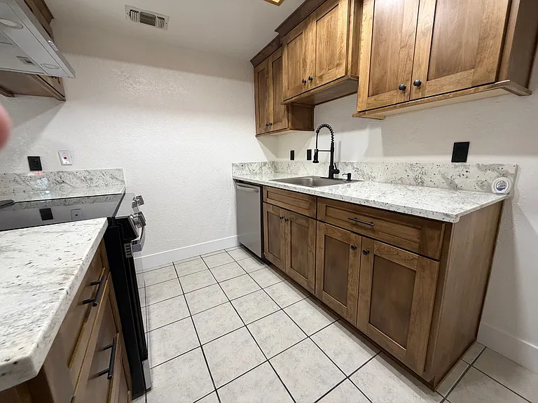3614 S Port Dr — Photo 3