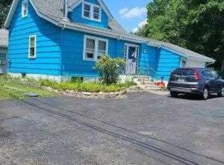 501 Cedar Ln, Paramus, NJ 07652