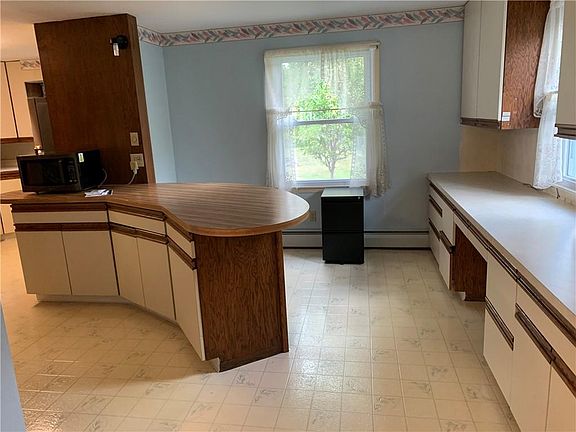2nd image of 128 Sherwood Dr