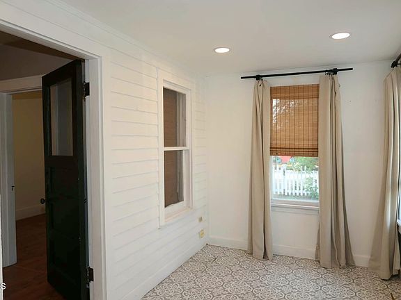 4th image of 312 2nd St NE