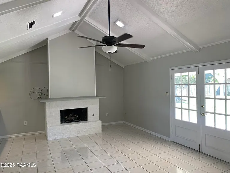 815 College Dr — Photo 5
