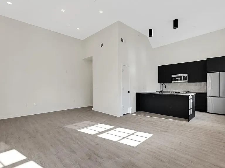 502 N 13th St #D45 — Photo 15