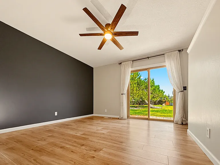 934 Kern Ct — Photo 13