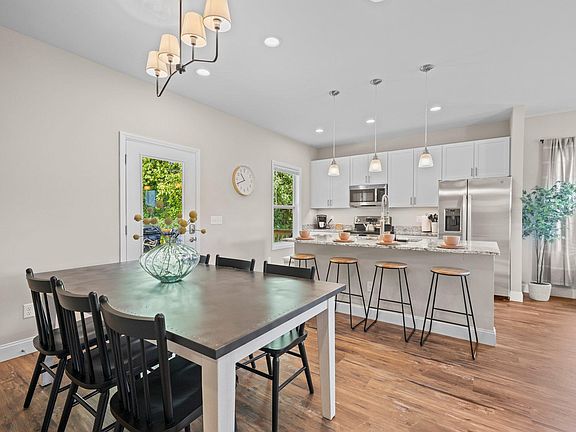 3rd image of 16 Erwin Meadows Ln